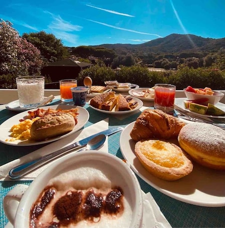 Free buffet breakfast