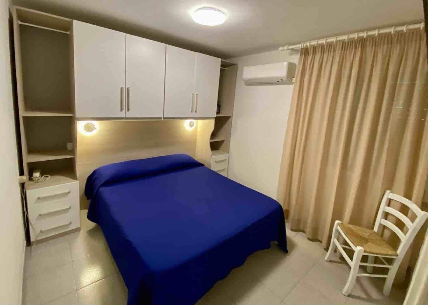 economy double room | 1 bedroom, in-room safe, individually decorated, individually furnished