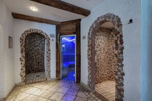 Sauna, steam room