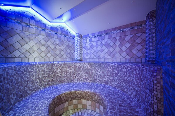 Sauna, steam room