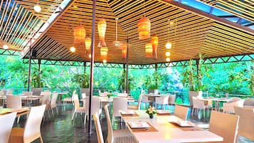 Lunch, dinner, brunch served; Thai cuisine