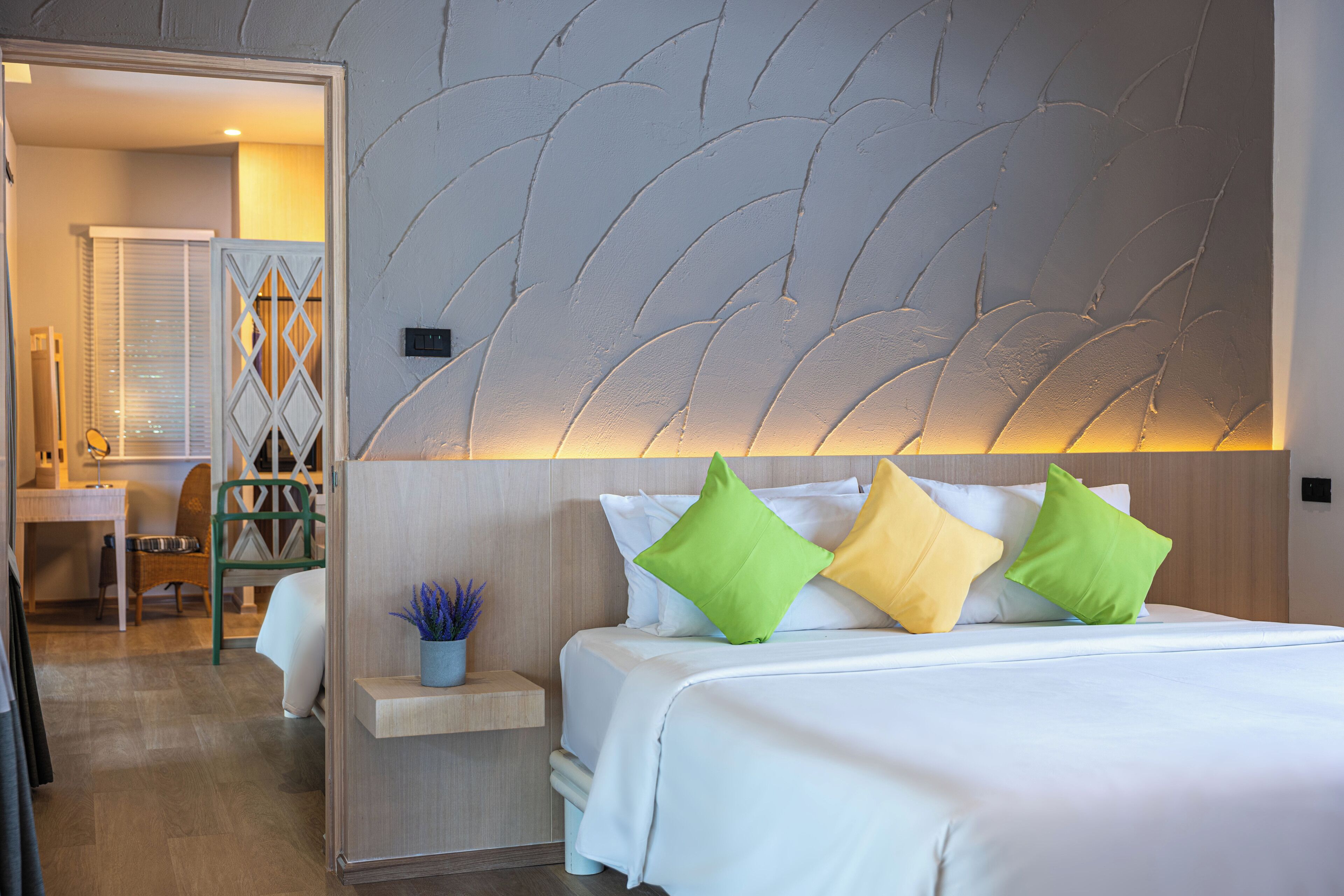 Familienzimmer | Schreibtisch, Bettwäsche