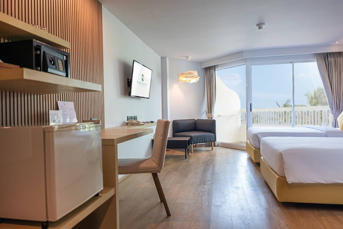 Kahden hengen deluxe-huone (kaksi sänkyä) | Työpöytä, vuodevaatteet