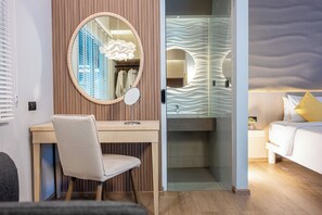 Shower, rainfall showerhead, free toiletries, towels - Samui Natien Resort (Koh Samui)
