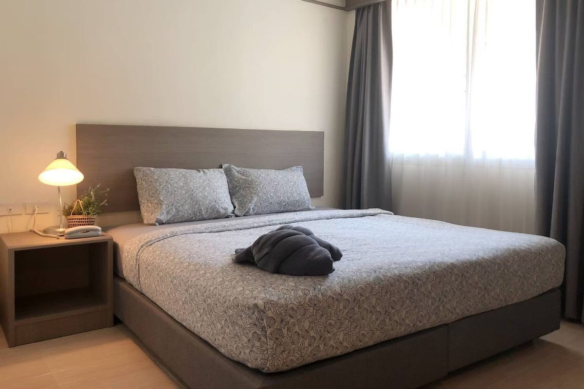 Habitación doble superior | Caja fuerte, escritorio, wifi gratis y ropa de cama