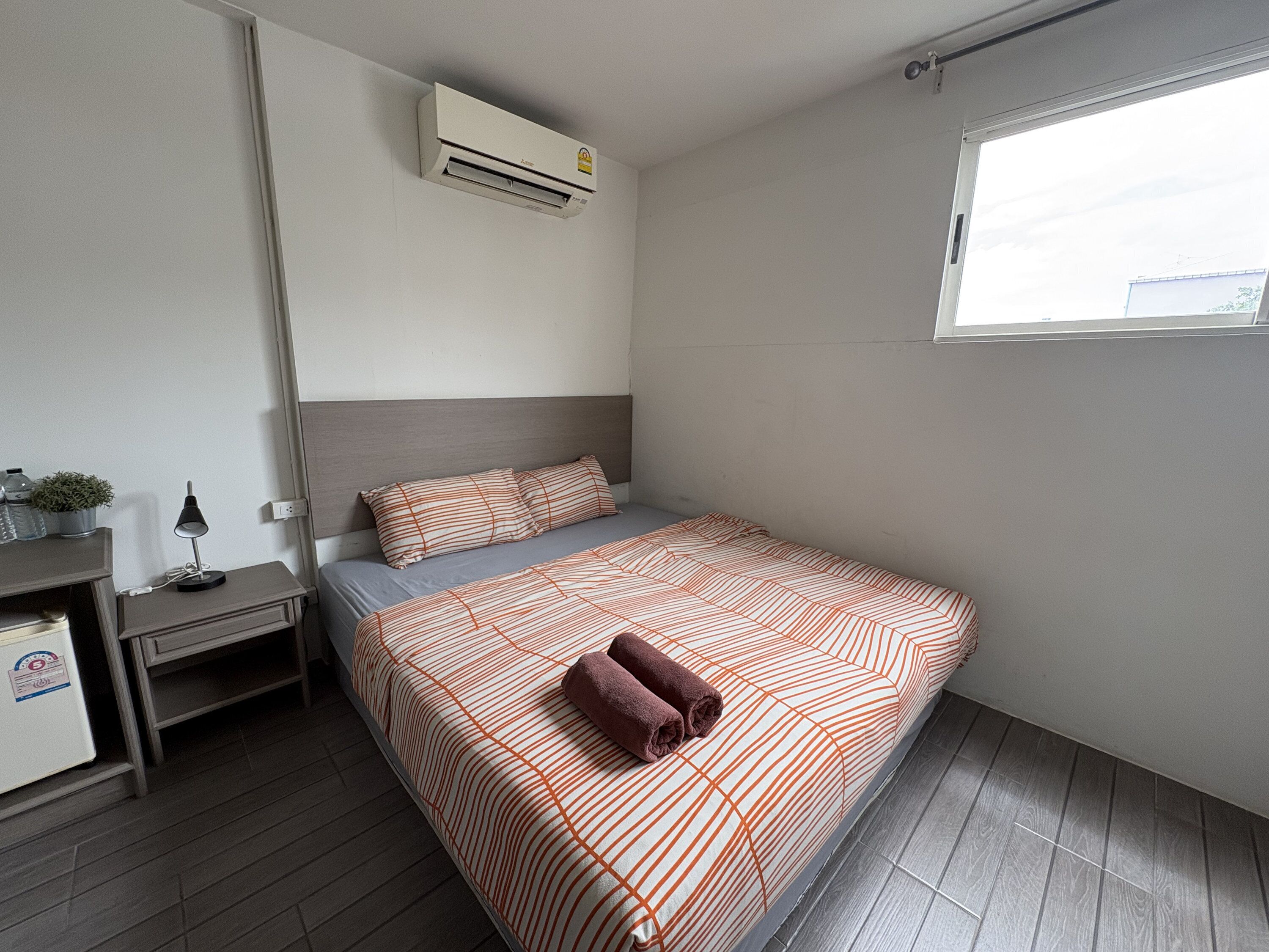 Saver Double | In-room safe, desk, free WiFi, bed sheets