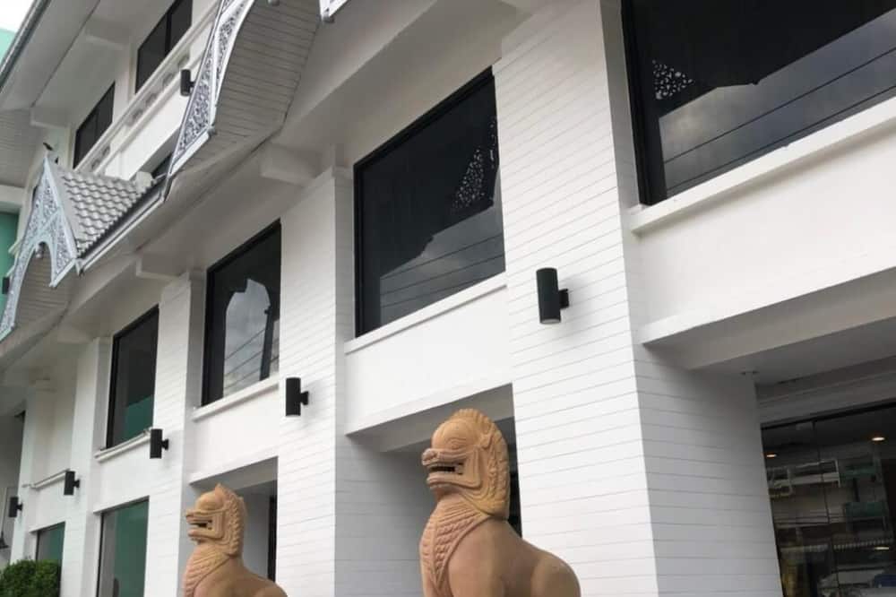 Ayothaya Hotel