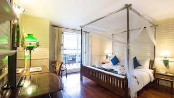 Superior King Bed Room | 高級寢具、迷你吧、客房內保險箱、書桌