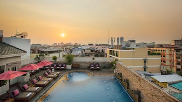 Außenpool, Liegestühle