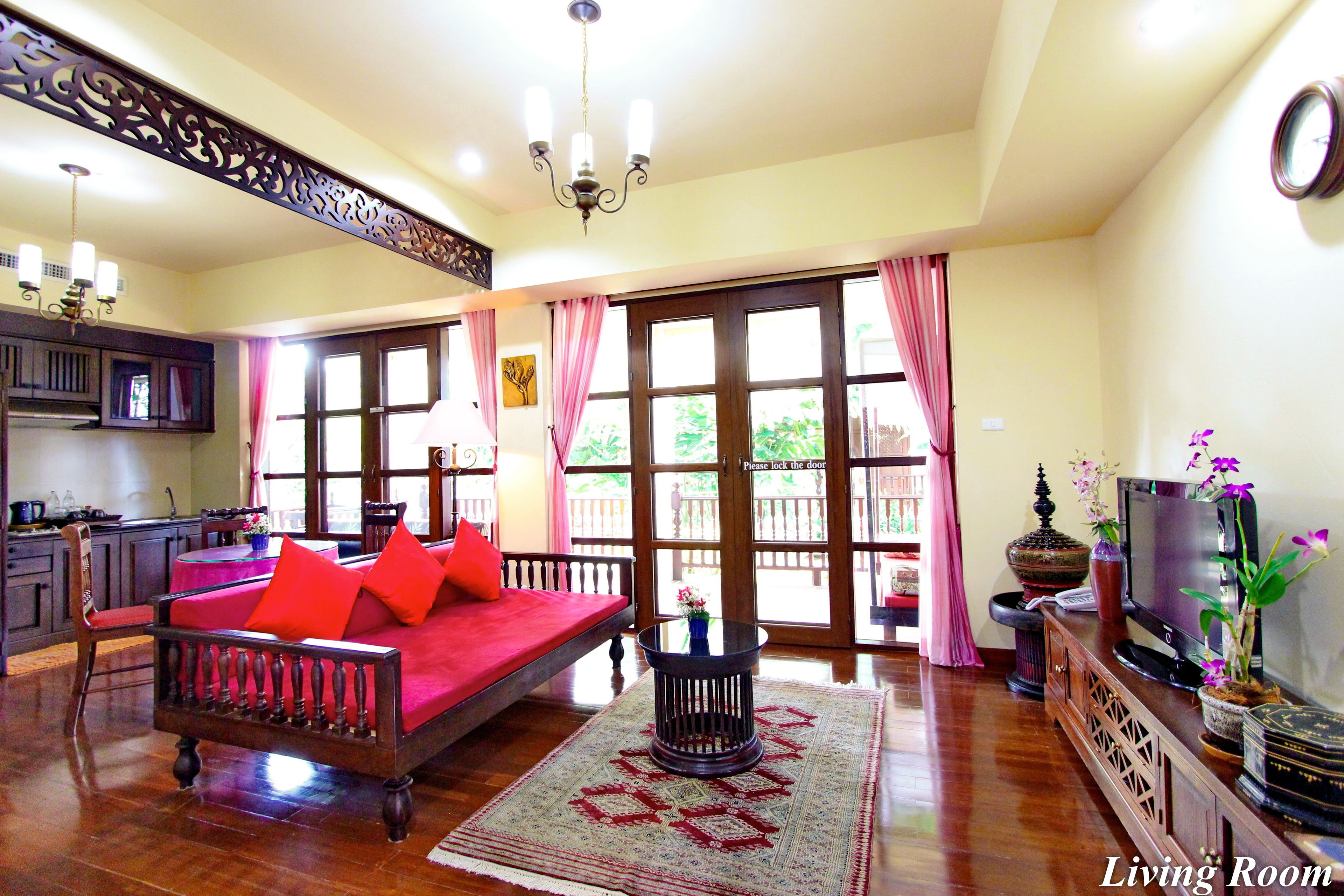 grand suite, 1 bedroom, jetted tub | living room | 40-inch flat-screen tv with cable channels, tv