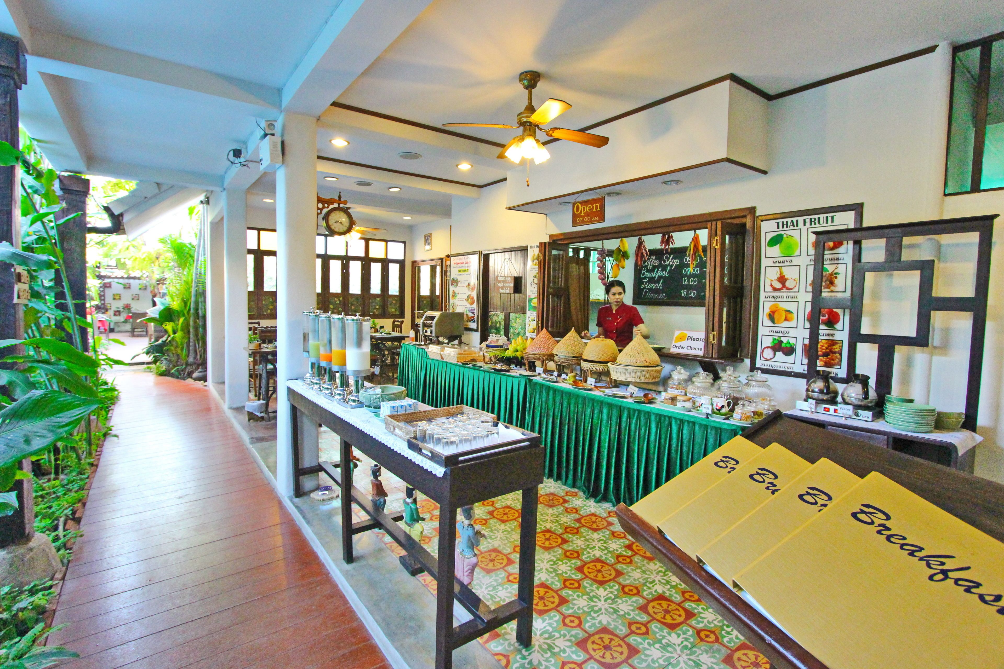 daily buffet breakfast (thb 350 per person)