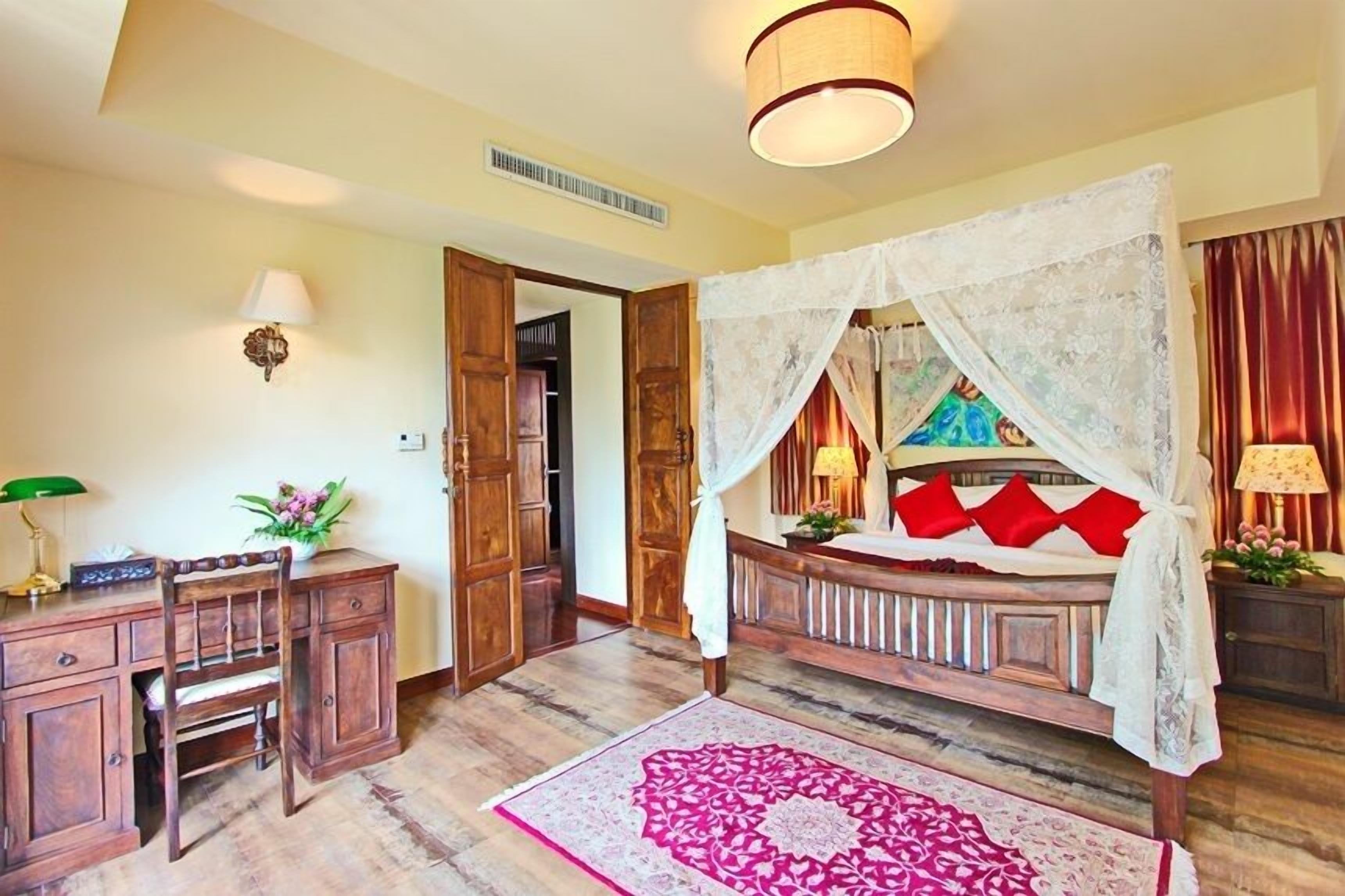 In-room safe, desk, blackout curtains, free WiFi