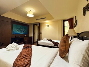 Suite, 2 Bedrooms, Jetted Tub | In-room safe, desk, blackout drapes, free WiFi