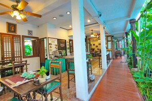 Daily buffet breakfast (THB 350 per person)