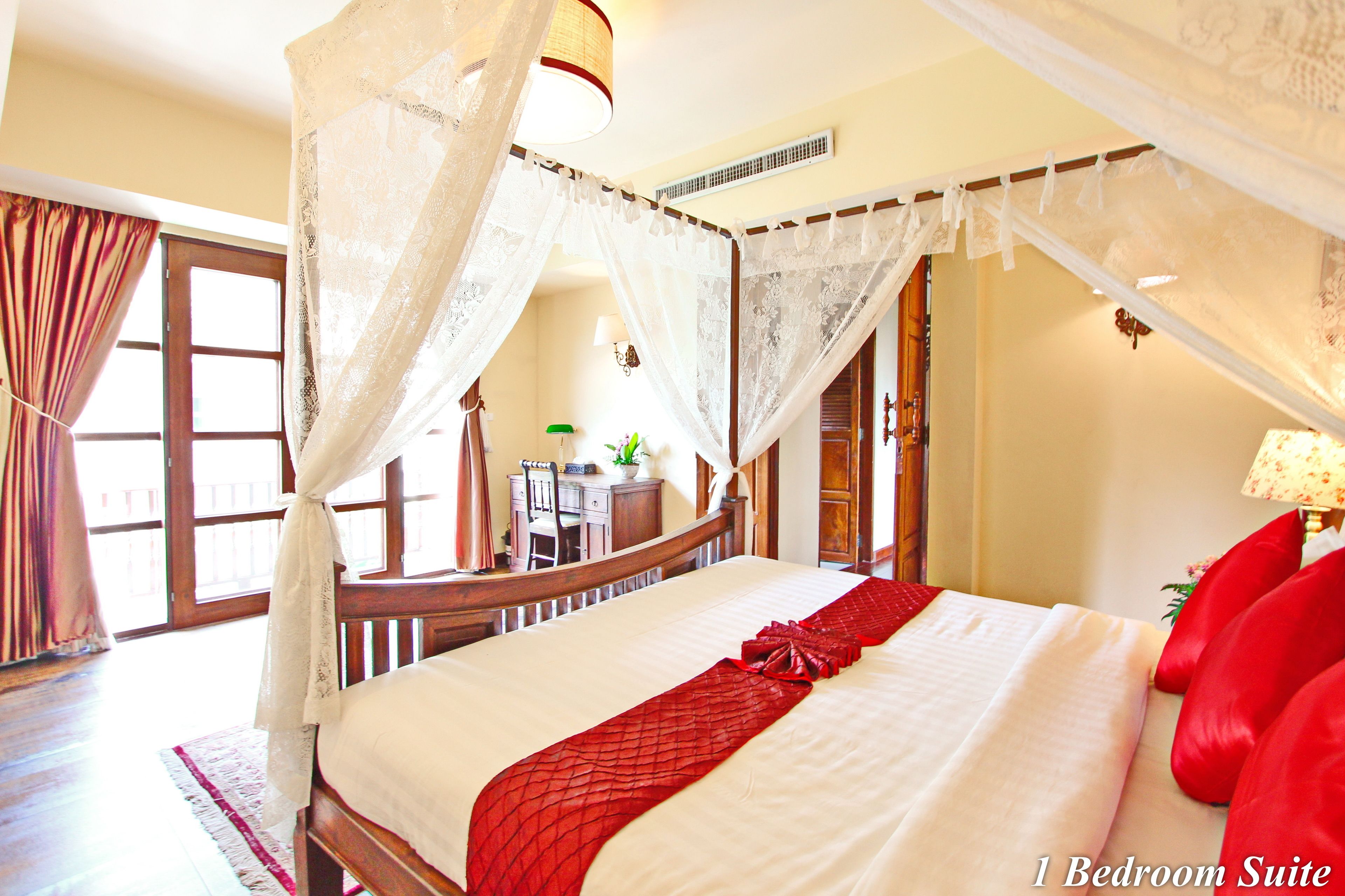 grand suite, 1 bedroom, jetted tub | in-room safe, desk, blackout curtains, free wifi