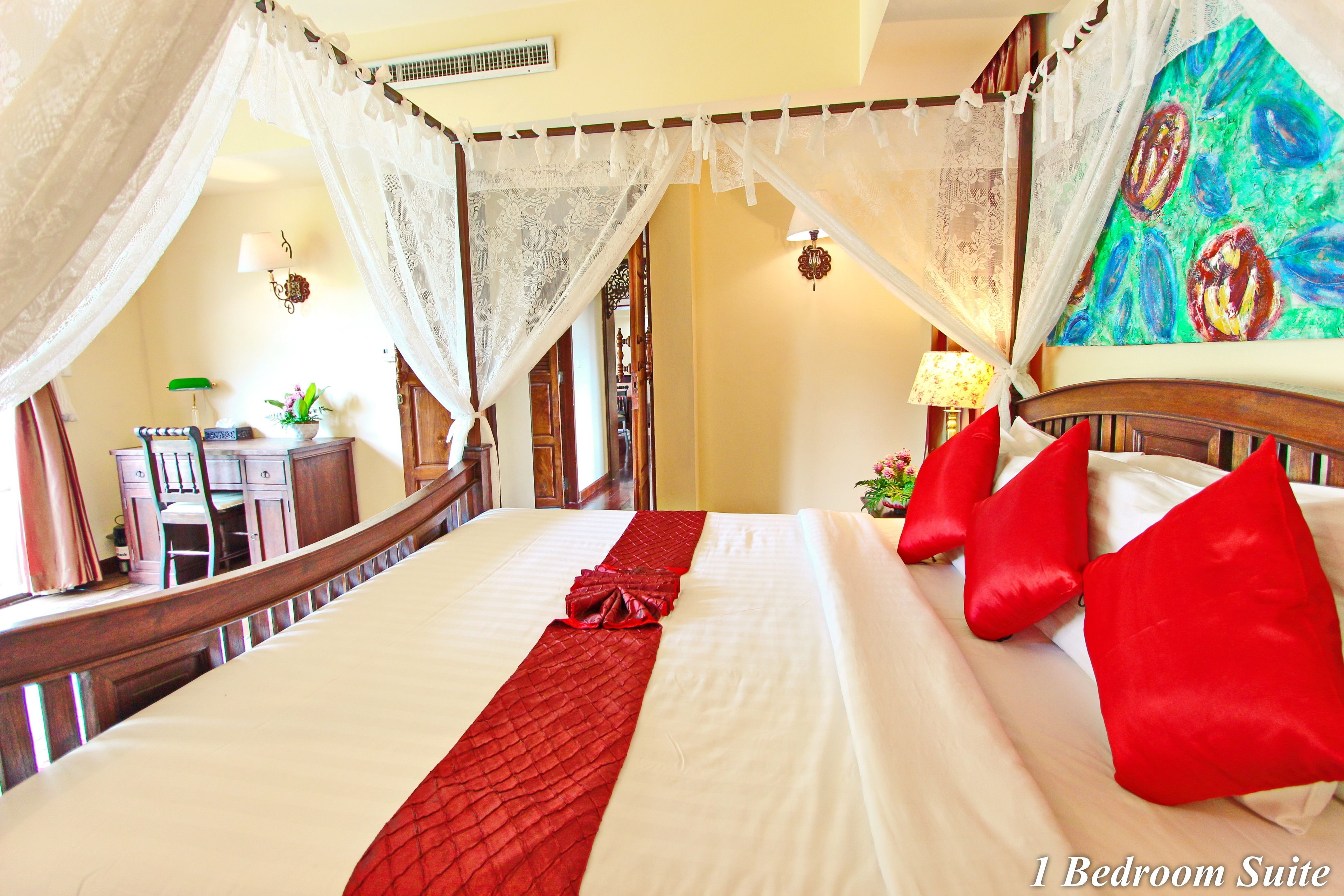 grand suite, 1 bedroom, jetted tub | in-room safe, desk, blackout curtains, free wifi