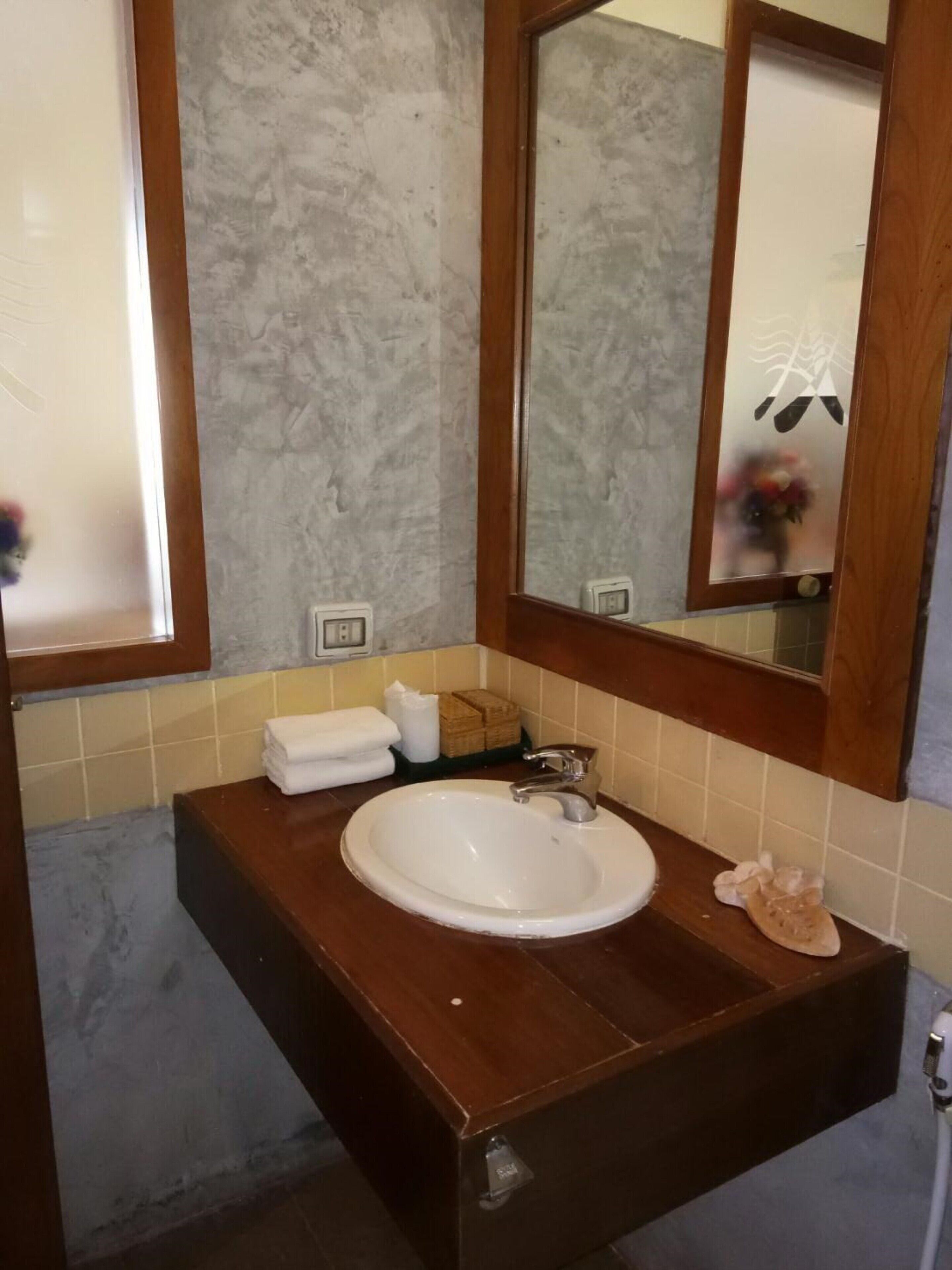 villa room | bathroom | shower, free toiletries, hair dryer, slippers