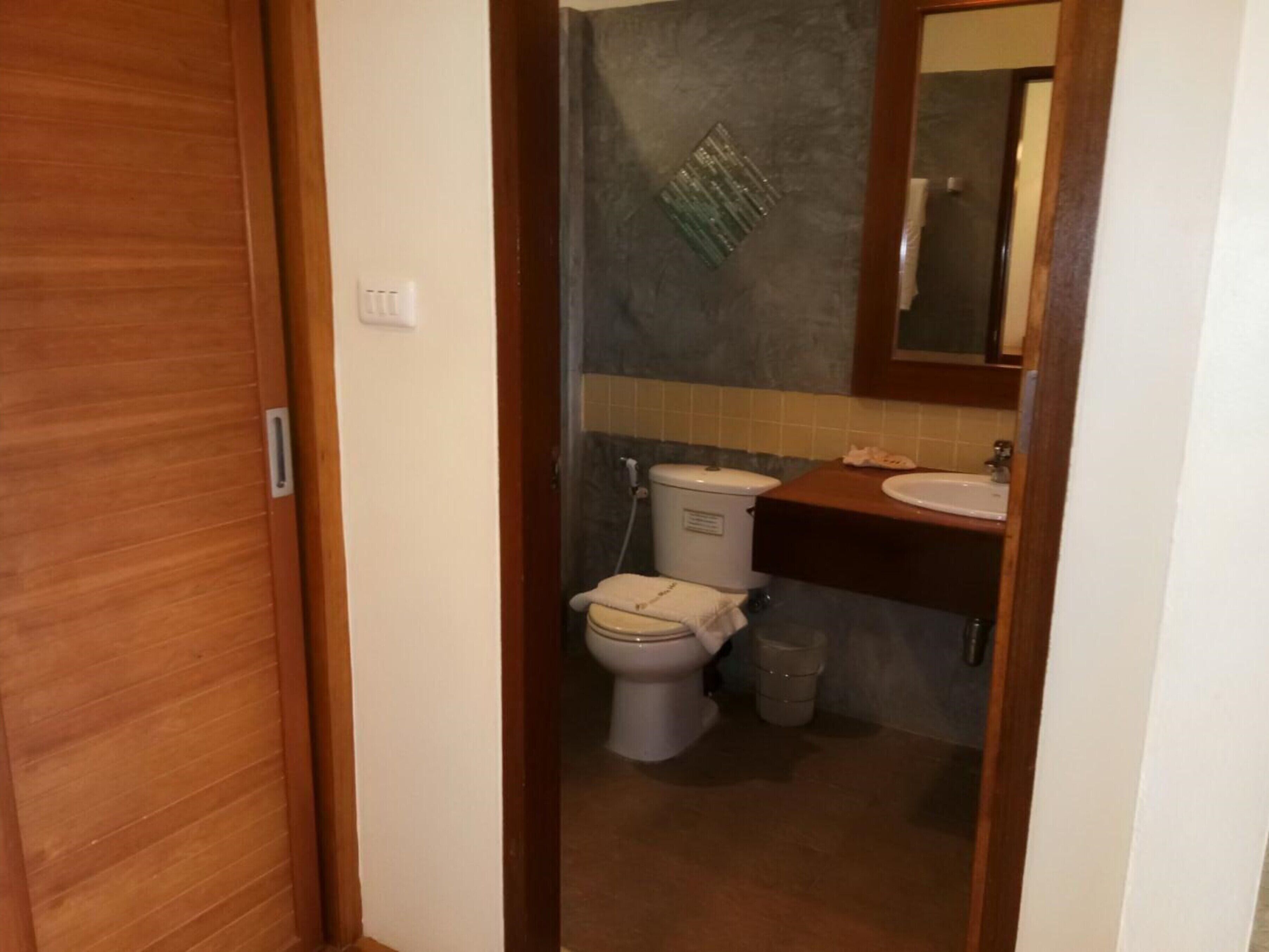 villa room | bathroom | shower, free toiletries, hair dryer, slippers