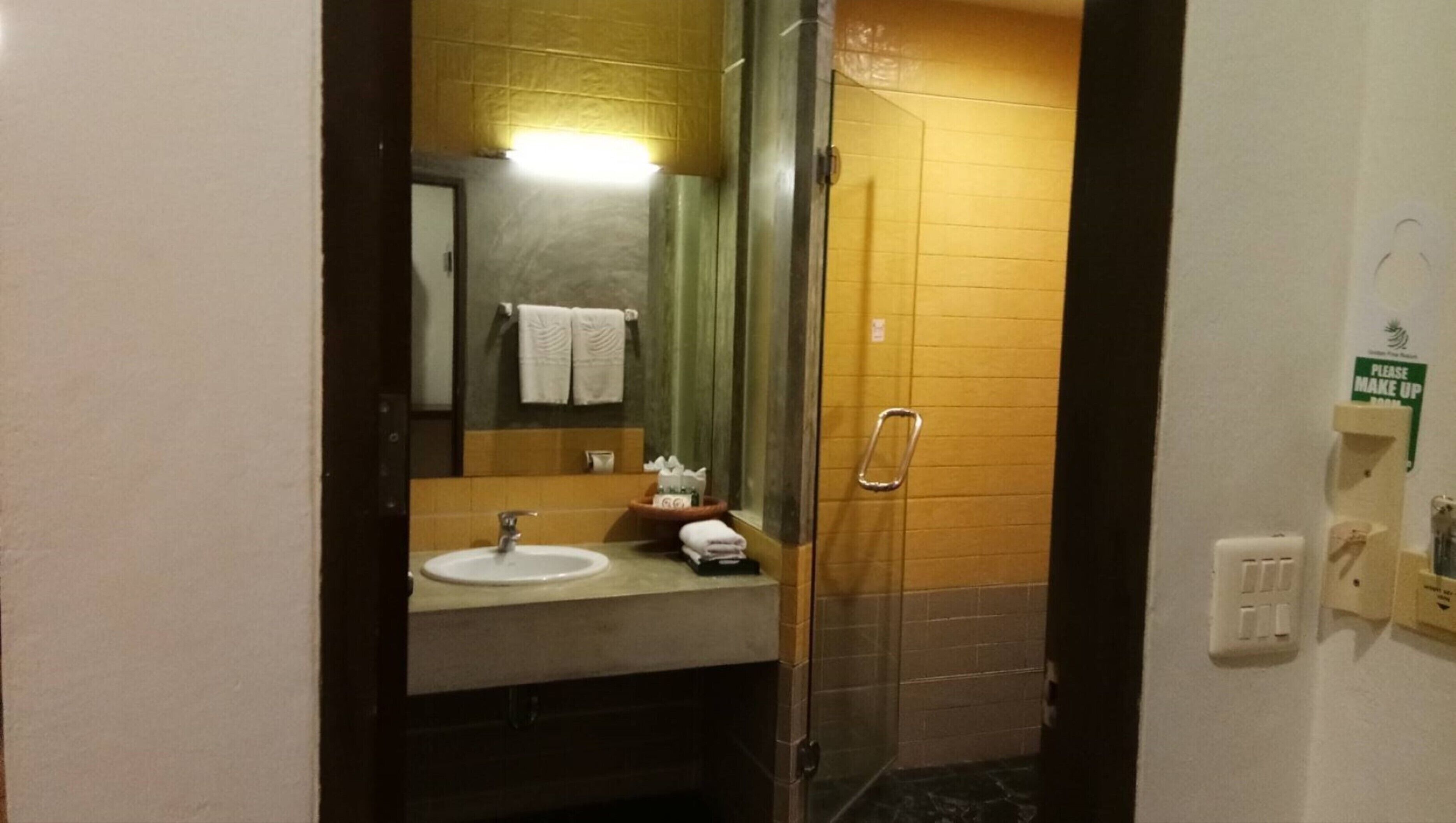 superior room | bathroom | shower, free toiletries, hair dryer, slippers