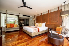 Suite (Pearl) | Minibar, brankas, meja kerja, dan kedap suara