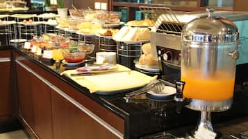 Daily buffet breakfast (THB 300 per person)