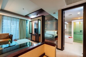 In-room safe, free WiFi, bed sheets