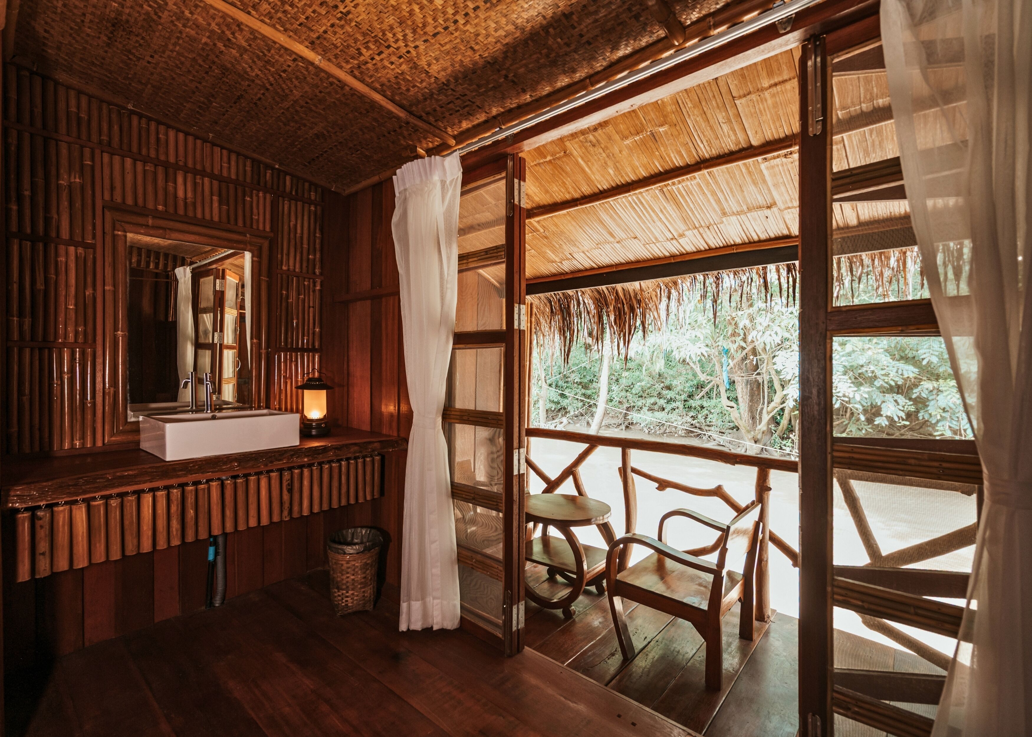 Jungle Vibe Quad Dinner Breakfast and Join boat check in - check out | 办公桌、床单