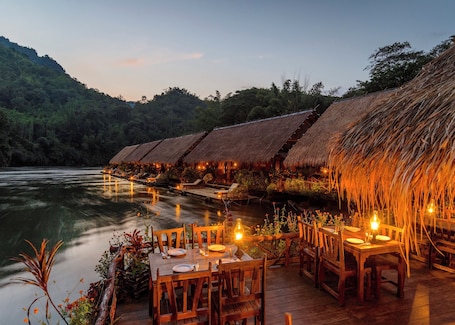 Restaurante. River Kwai Jungle Rafts