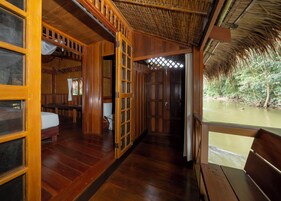 Jungle Vibe Quad Dinner Breakfast and Join boat check in - check out | Baño | Ducha, artículos de higiene personal de diseño y toallas