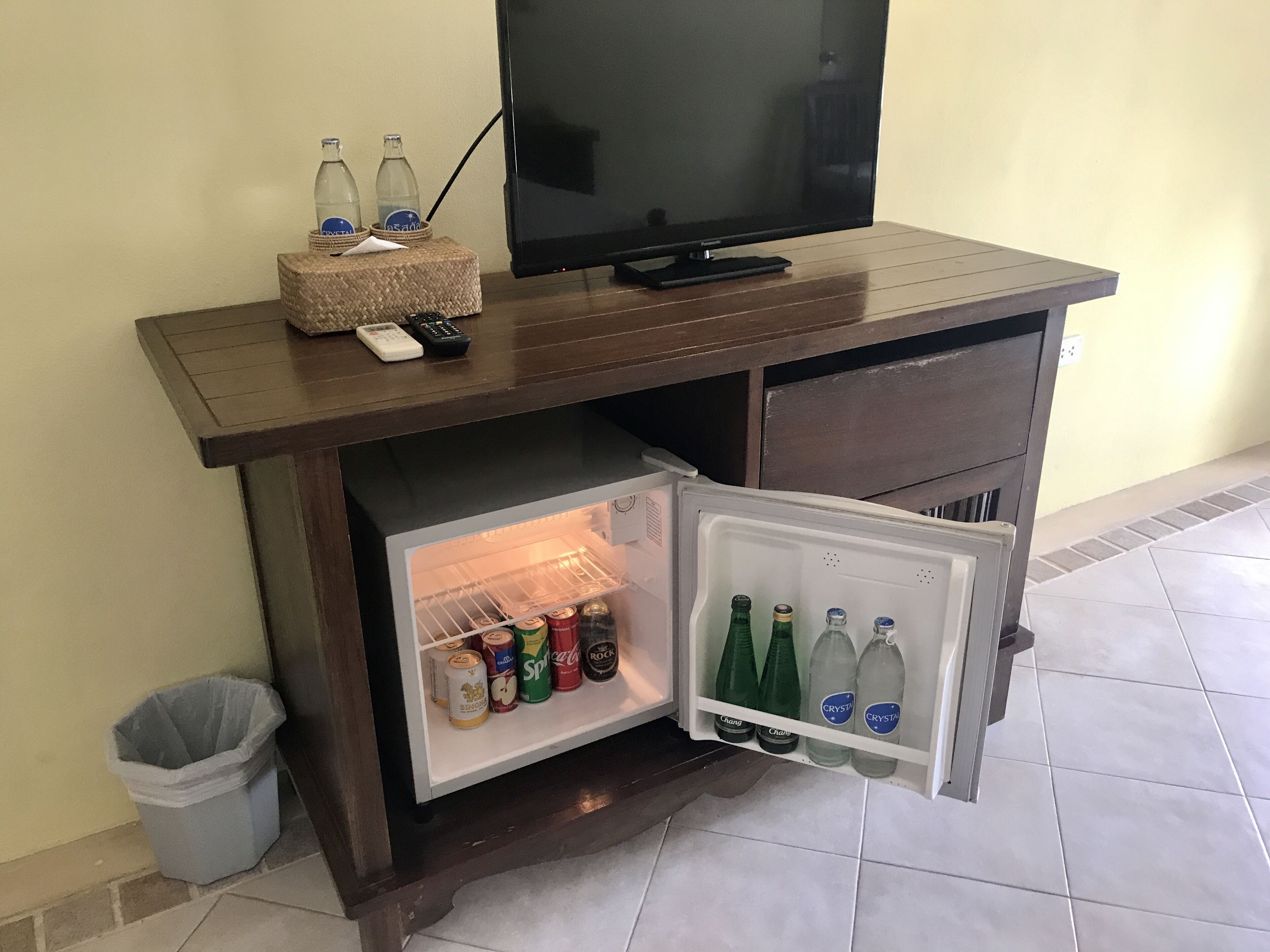 premium double room, 1 bedroom, garden view | television