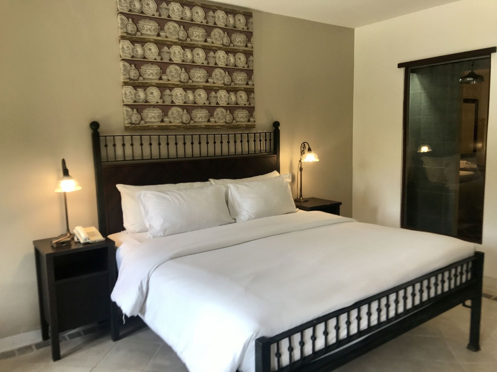 Minibar, individually decorated, individually furnished, desk