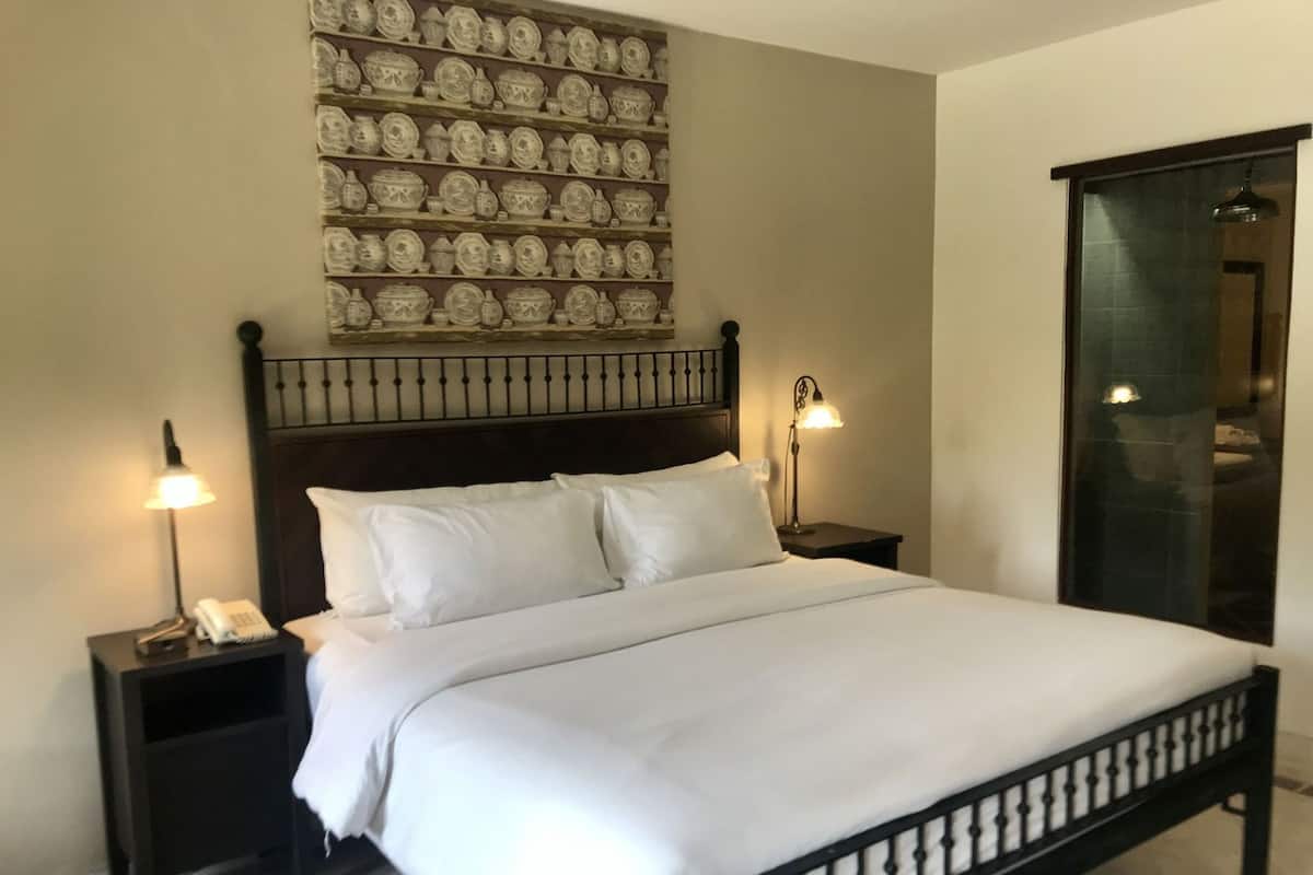 Minibar, individually decorated, individually furnished, desk