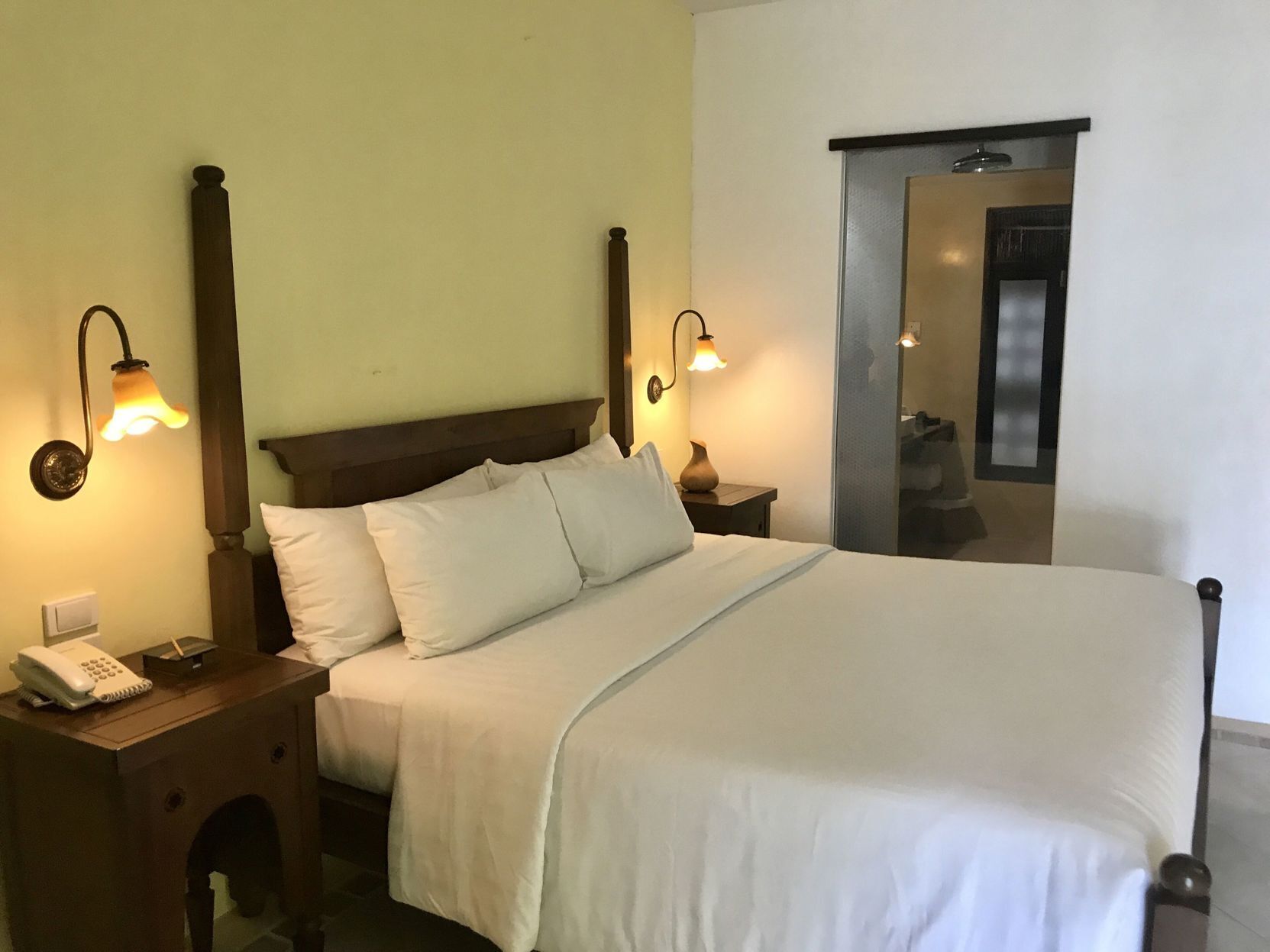 Minibar, individually decorated, individually furnished, desk