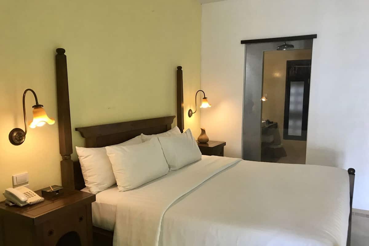 Minibar, individually decorated, individually furnished, desk