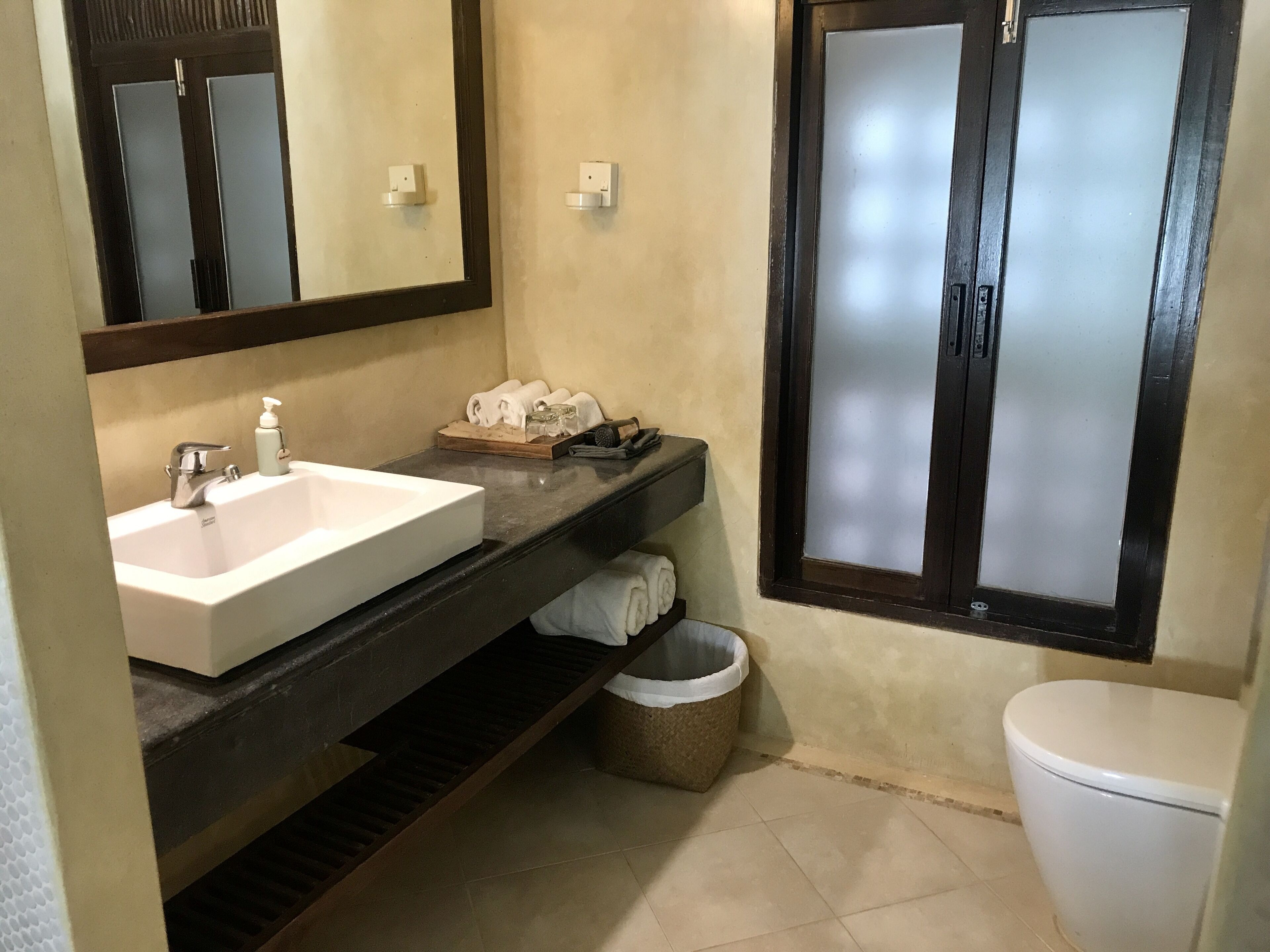 premium double room, 1 bedroom, garden view | bathroom | shower, eco-friendly toiletries, towels