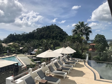 Outdoor pool, pool umbrellas, pool loungers. Ao Nang Colors Hotel - Aonang Beach