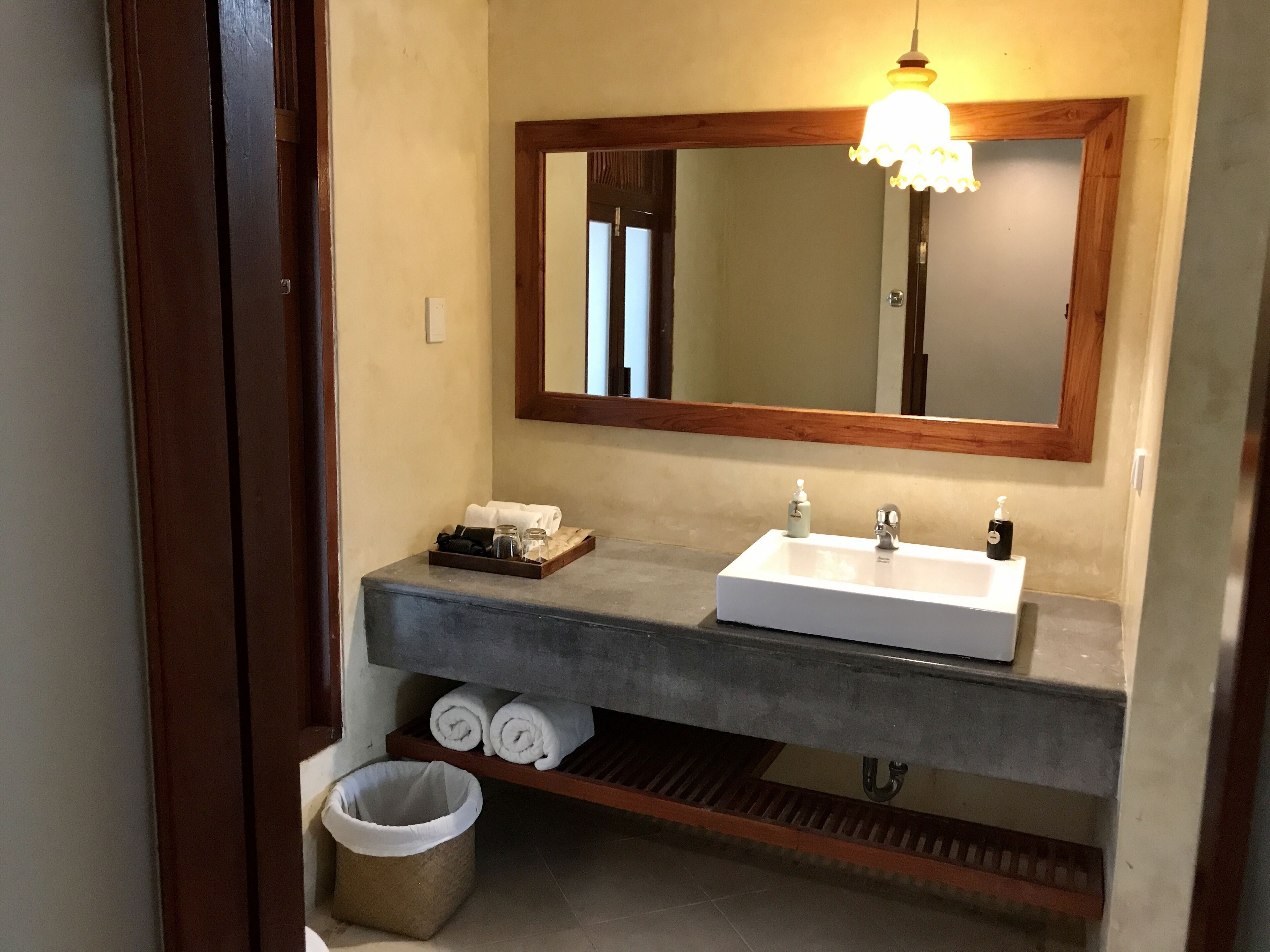 premium twin room, 1 bedroom, garden view | bathroom | shower, eco-friendly toiletries, towels