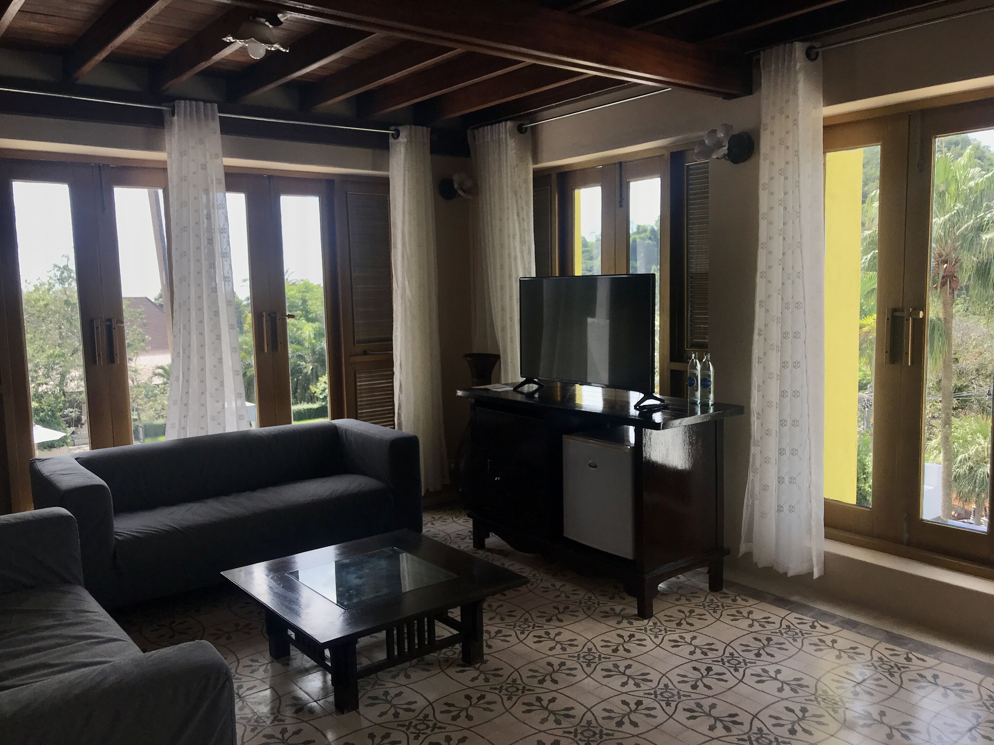 family penthouse, 3 bedrooms, ocean view, sea facing | living area | 28-inch lcd tv with satellite channels