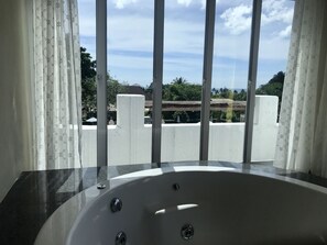 Family Penthouse, 3 Bedrooms, Ocean View, Sea Facing | Bathroom | Shower, eco-friendly toiletries, towels