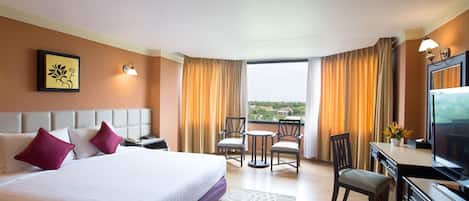 Minibar, coffres-forts dans les chambres, bureau, lits bébé (gratuits)