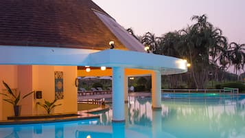 Outdoor pool, open 9:00 AM to 8:00 PM, pool loungers