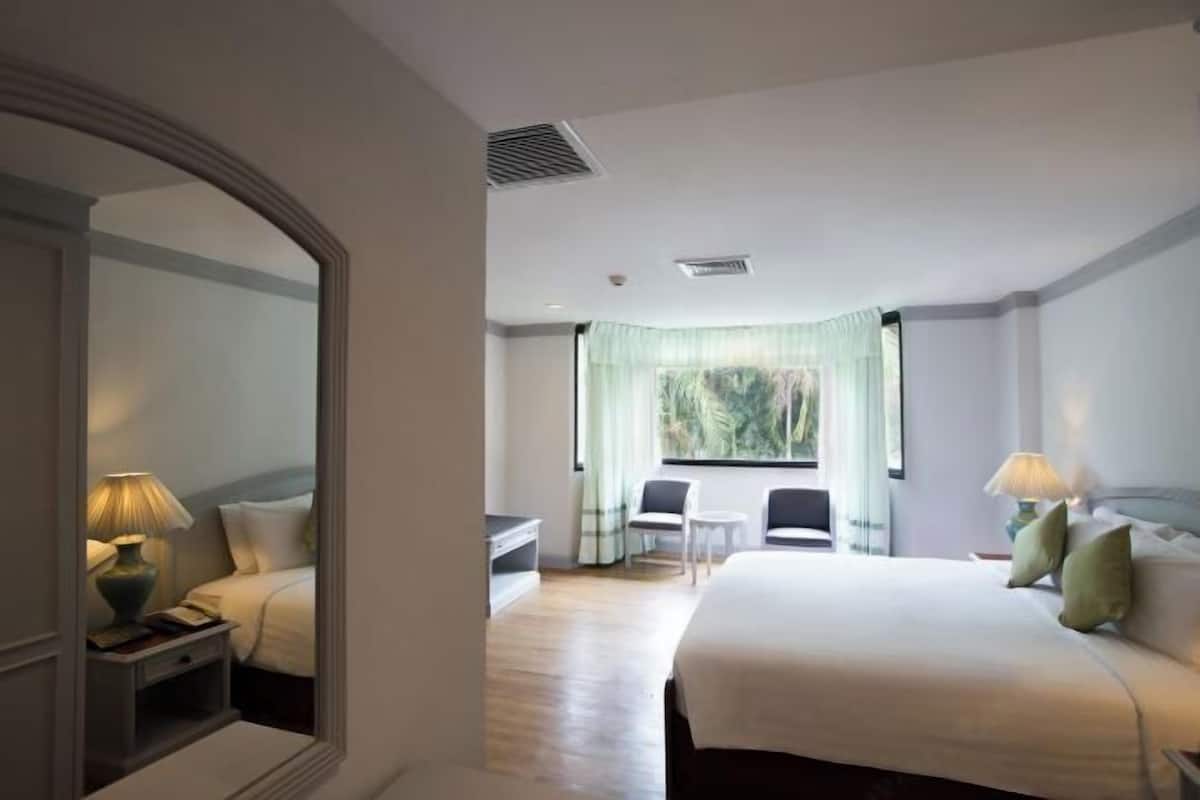 Minibar, in-room safe, desk, free cots/infant beds