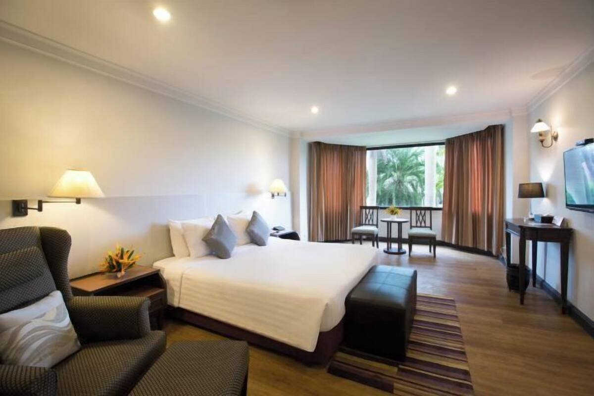 Minibar, in-room safe, desk, free cots/infant beds
