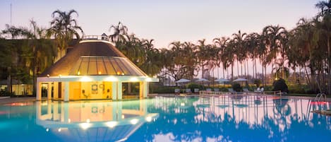 Outdoor pool, open 9:00 AM to 8:00 PM, pool loungers