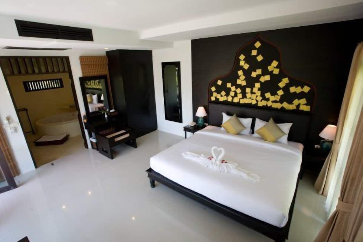 Tacola Spa Villa | Minibar, in-room safe, desk, free cribs/infant beds