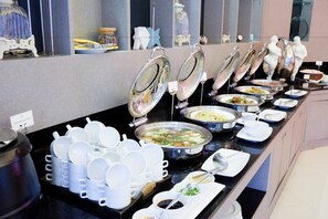 Desayuno buffet todos los días (con cargo) 