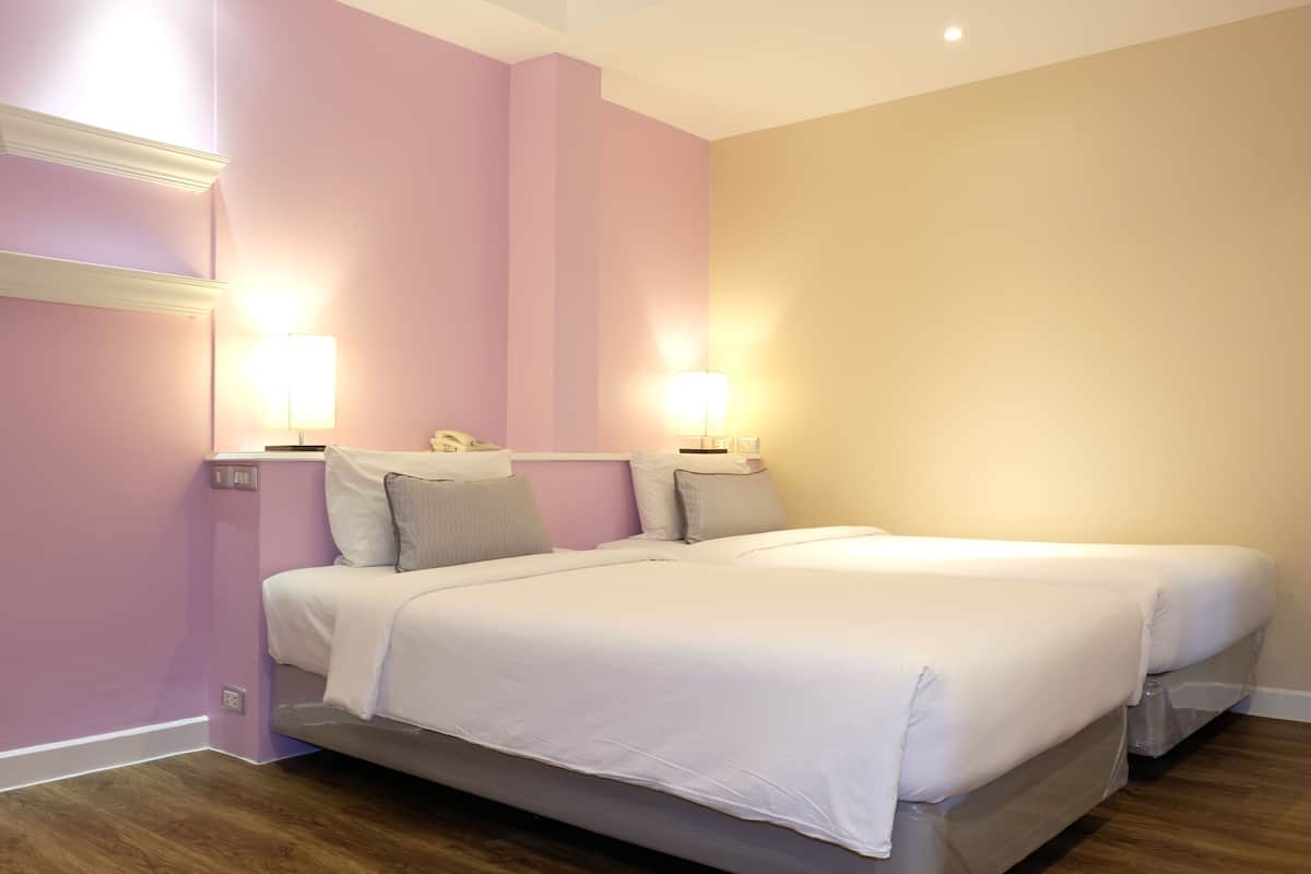 Premium bedding, in-room safe, desk, iron/ironing board