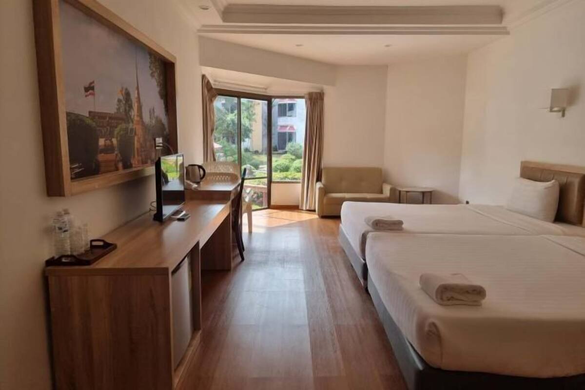 Minibar, in-room safe, free WiFi