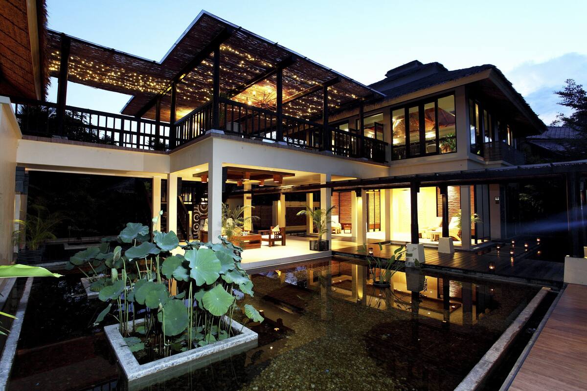 couples treatment room(s), sauna, hot tub, body treatments, aromatherapy