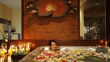 Bañera de hidromasaje interior